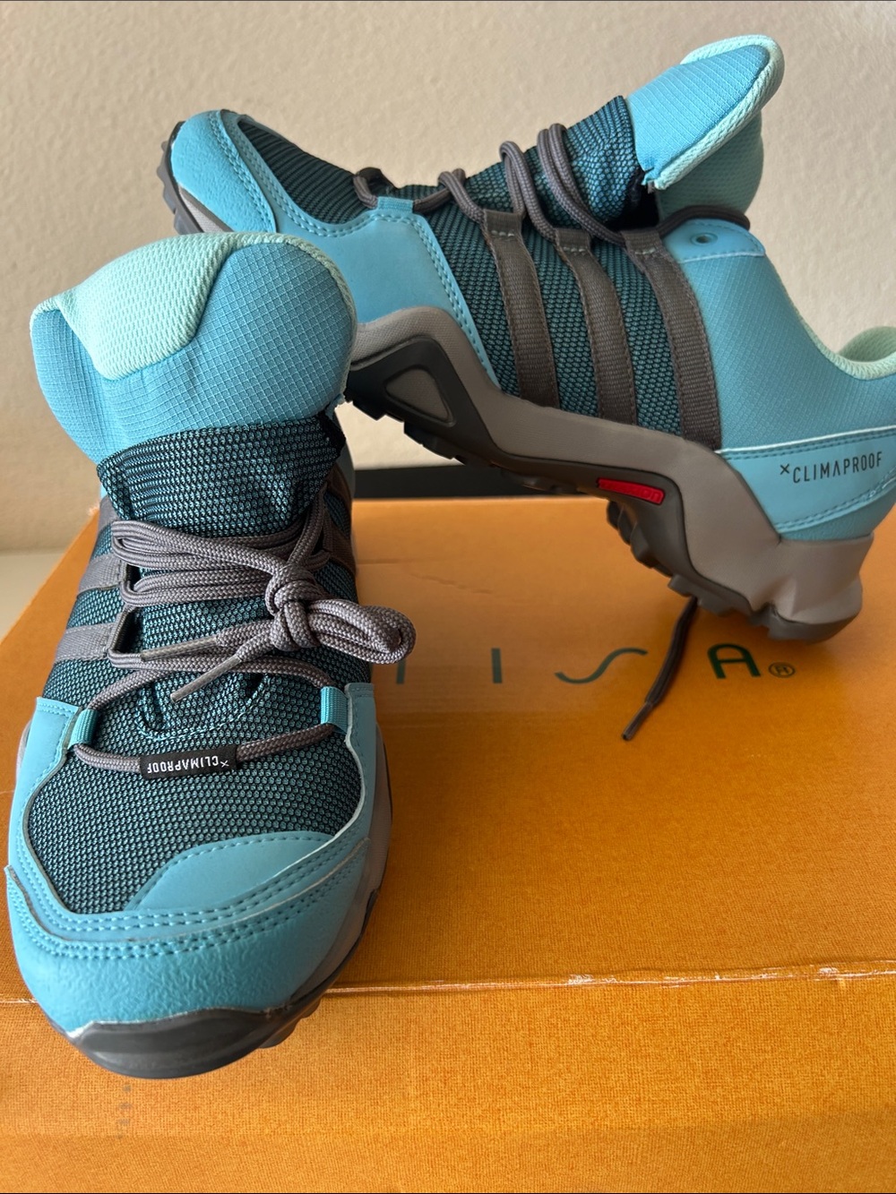 adidas Women’s Sneakers in Teal and Gray